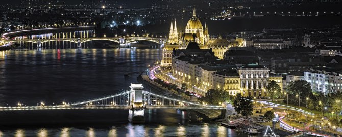 Chain Bridge 000079455283 670x270